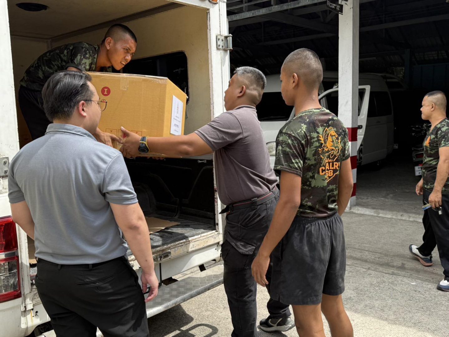  果博东方福布斯公司诗琳通公主向一线士兵捐赠900套止血带(图7)